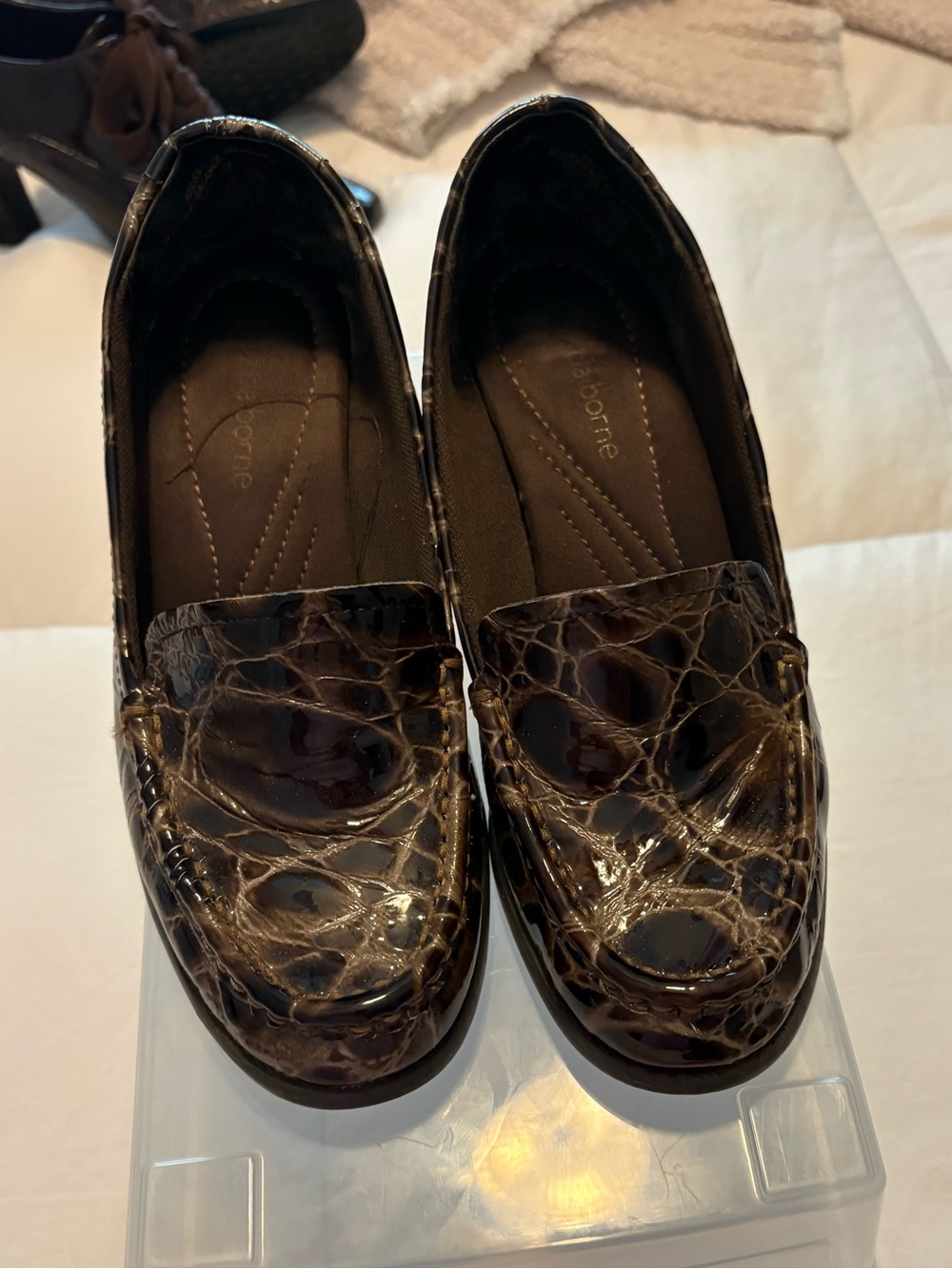 Liz Claiborne Patent Croc-Print Slip-On Loafers in Dark Brown Sz 6